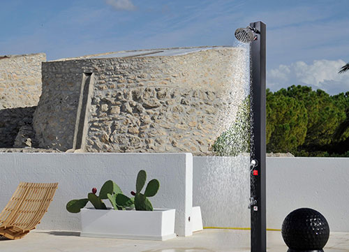 Můžete bezpečně používat 30l solární sprchu v extrémně chladném počasí?